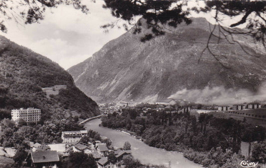 CARTE POSTALE CPSM NOIR ET BLANC / NOTRE-DAME-DE-BRIANCON LA LECHERE CHATEAU