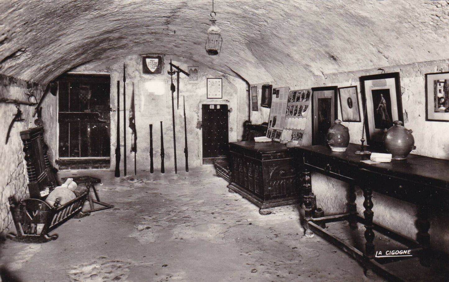 CPSM BLACK AND WHITE POSTCARD / ROQUEBRUNE-VILLAGE THE CHATEAU THE ROOM 