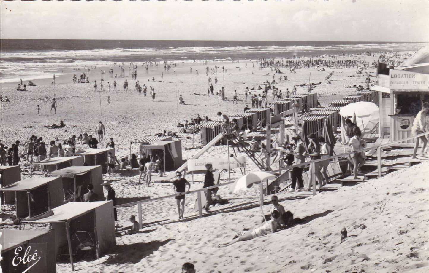 CARTE POSTALE CPSM NOIR ET BLANC / BISCAROSSE PLAGE LA GRANDE PLAGE