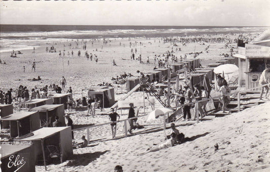 CARTE POSTALE CPSM NOIR ET BLANC / BISCAROSSE PLAGE LA GRANDE PLAGE
