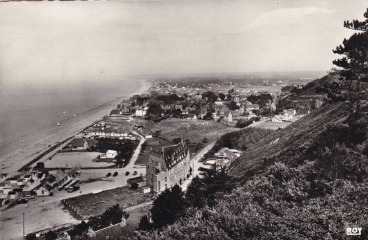 CARTE POSTALE CPSM NOIR ET BLANC / CAROLLES LA PLAGE VUE GENERALE (1959)