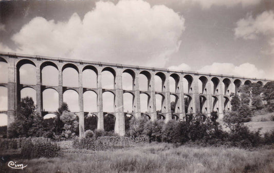 CARTE POSTALE CPSM NOIR ET BLANC / CHAUMONT LE VIADUC (1961)