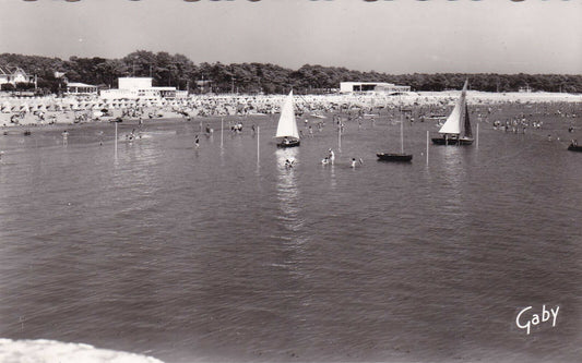 CPSM BLACK AND WHITE POSTCARD / ST-GEORGES-DE-DIDONNE LA PLAGE 