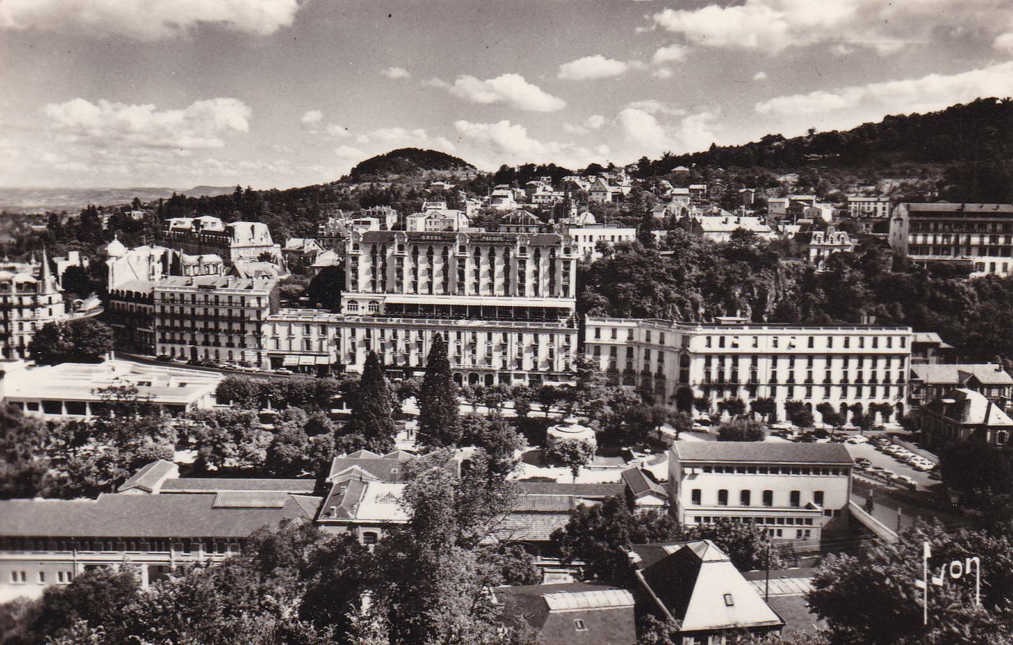 CPSM BLACK AND WHITE POSTCARD / ROYAT LES JARDINS, THE CASINO AND GRAND HOTELS 