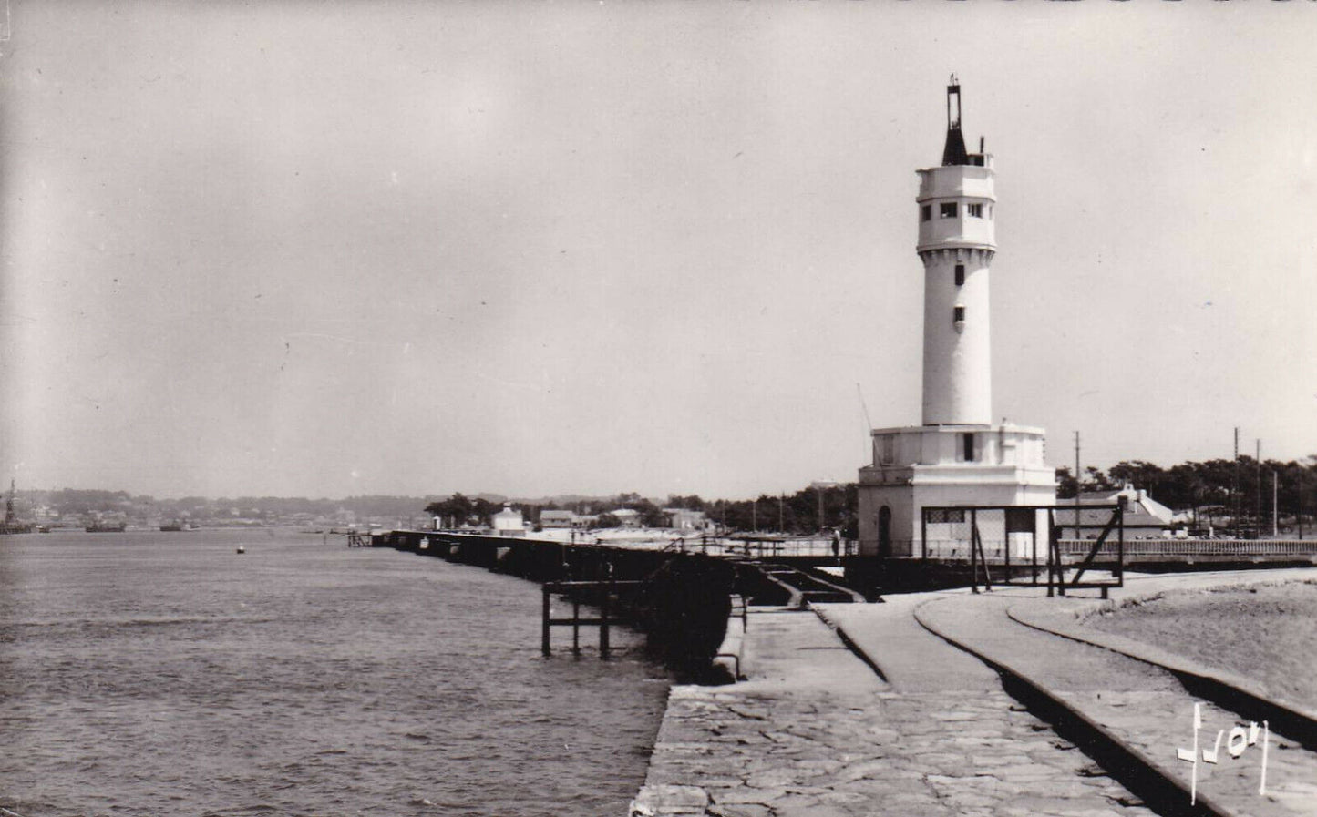 CARTE POSTALE CPSM NOIR ET BLANC / BAYONNE LE SEMAPHORE A LA BARRE DE L'ADOUR