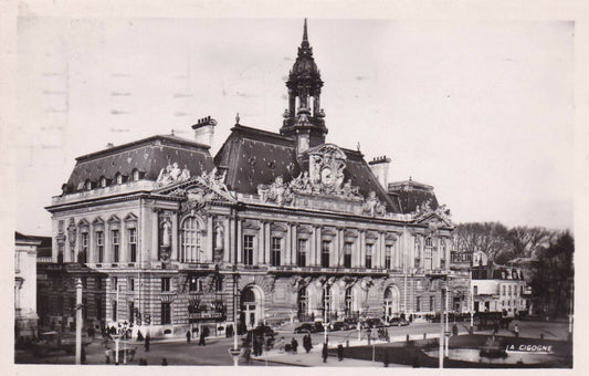 CPSM BLACK AND WHITE POSTCARD / TOURS TOWN HALL (1952) 