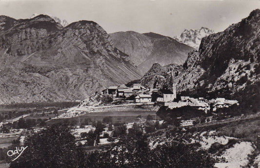 CPSM BLACK AND WHITE POSTCARD / SAINT-CREPIN GENERAL VIEW OF THE PELVOUX RANGE 