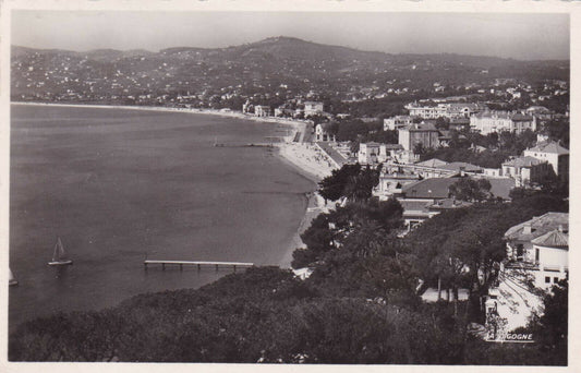 CPSM BLACK AND WHITE POSTCARD / JUAN-LES-PINS GENERAL VIEW (1954) 