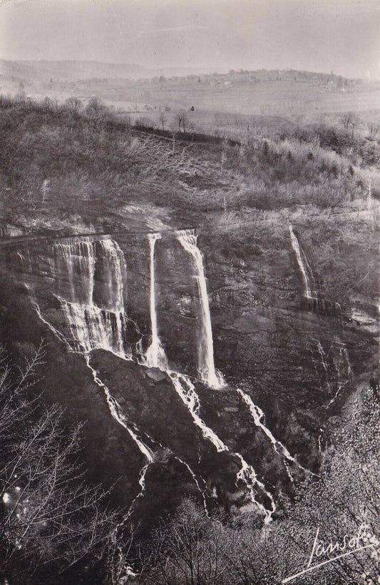 CPSM POSTCARD / THE CHAILLES GORGES IN ST-BERON THE GRANDES CASCADES 