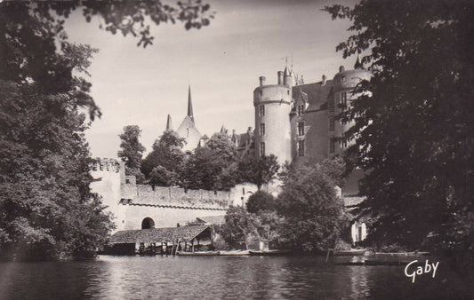 CARTE POSTALE CPSM NOIR & BLANC / MONTREUIL-BELLAY LE THOUET ET LE CHATEAU