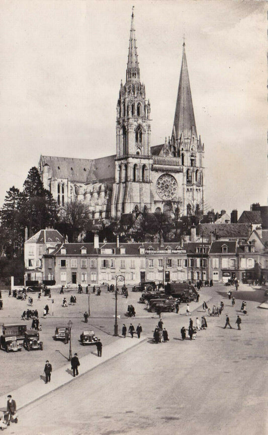 CPSM BLACK &amp; WHITE POSTCARD / CHARTRES PLACE CHATELET AND THE CATHEDRAL 