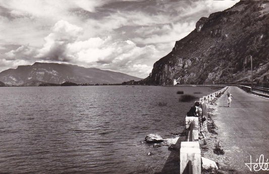 CPSM BLACK &amp; WHITE POSTCARD / LAKE DU BOURGET ROAD TO AIX-LES-BAINS 