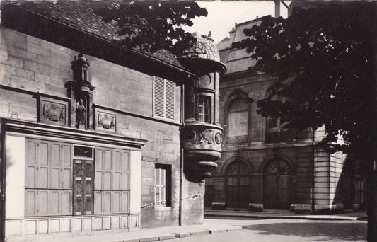 CARTE POSTALE CPSM NOIR & BLANC / DIJON UN COIN DE LA PLACE DES DUCS