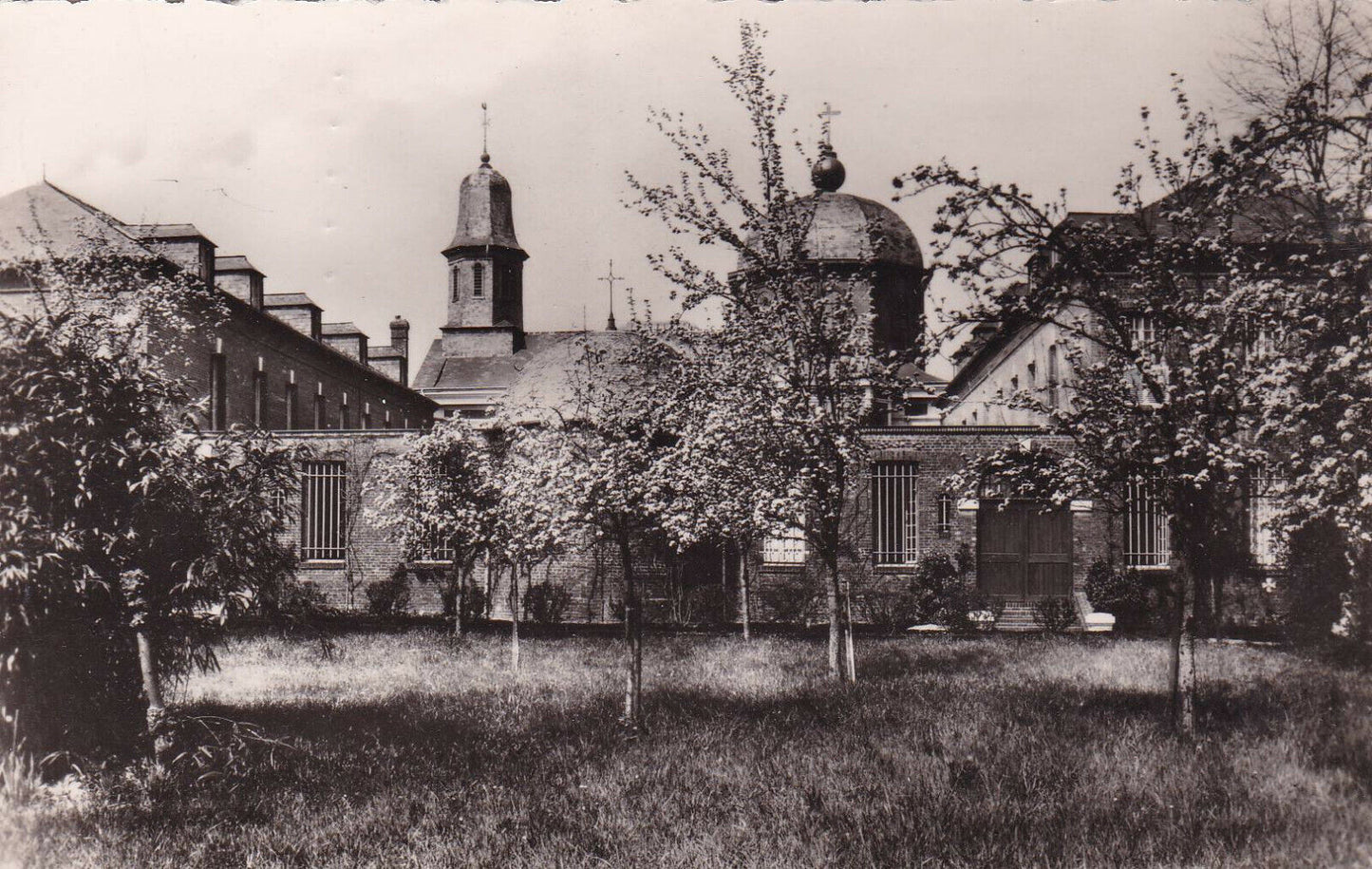 CARTE POSTALE CPSM NOIR & BLANC / LE CARMEL DE LISIEUX (1967)