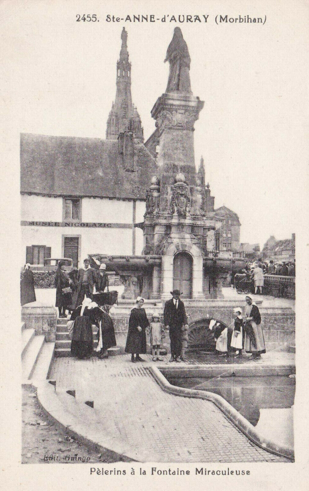 CARTE POSTALE ANCIENNE CPA / STE-ANNE-D'AURAY PELERINS A LA FONTAINE MIRACULEUSE