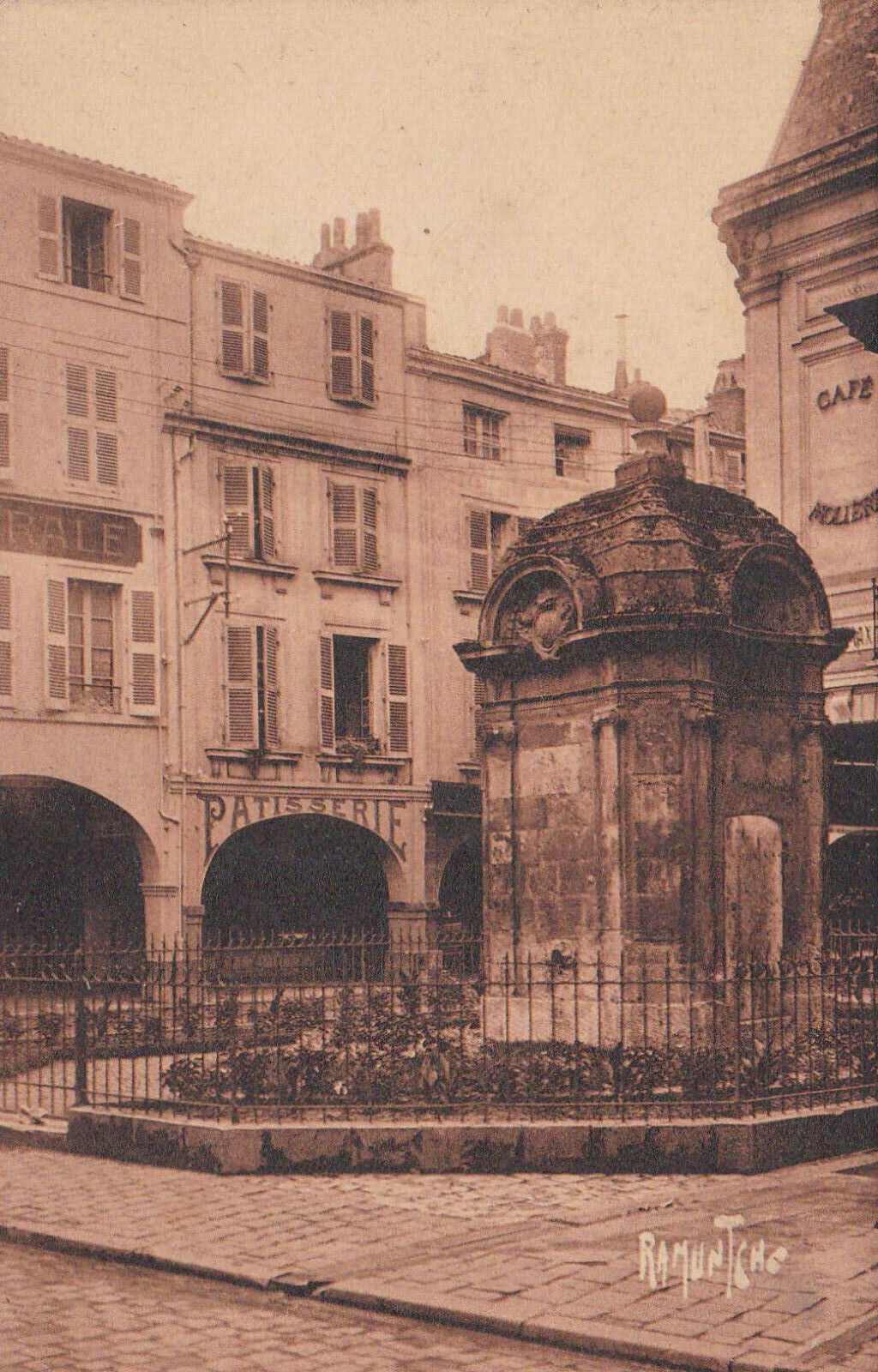 CARTE POSTALE ANCIENNE CPA / LA ROCHELLE RUE DU MINAGE FONTAINE MOLIERE