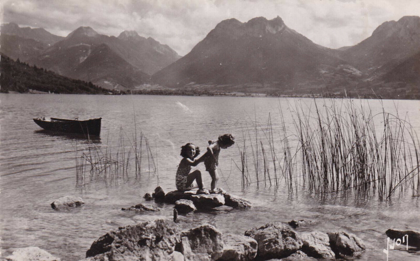 CPSM BLACK &amp; WHITE POSTCARD / TALLOIRES THE END OF THE LAKE AND BAUGES MASSIF 