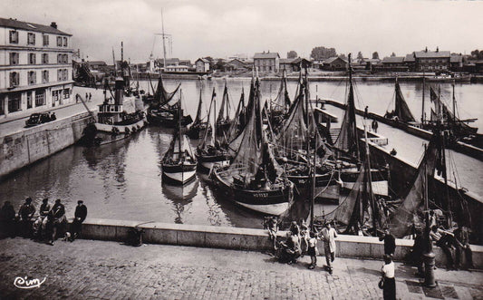 CARTE POSTALE CPSM NOIR & BLANC / HONFLEUR VUE DES BASSINS