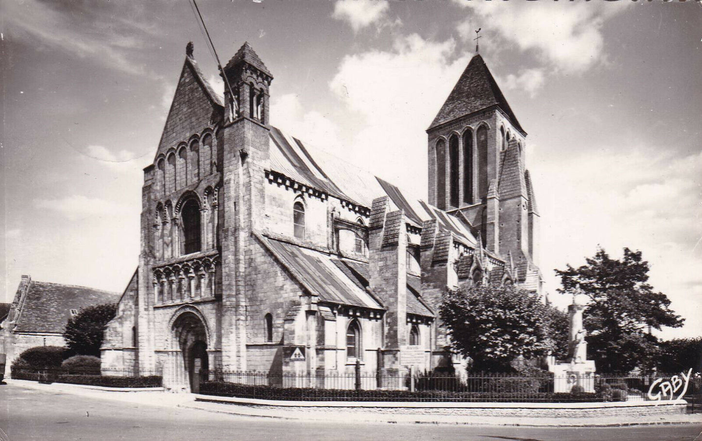 CARTE POSTALE CPSM NOIR & BLANC / OUISTREHAM RIVA-BELLA L'EGLISE ROMANE (1958)