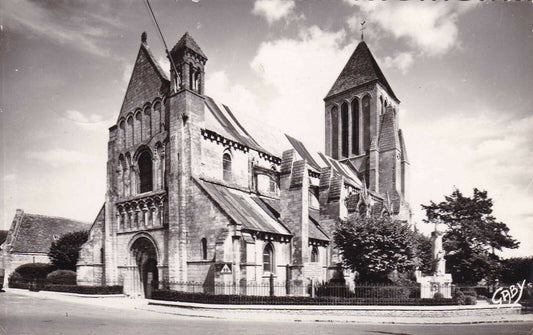 CARTE POSTALE CPSM NOIR & BLANC / OUISTREHAM RIVA-BELLA L'EGLISE ROMANE (1958)