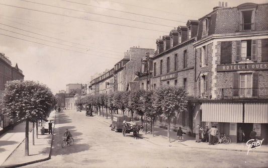 CPSM BLACK &amp; WHITE POSTCARD / SAINT-BRIEUC RUE DE LA GARE (1951) 