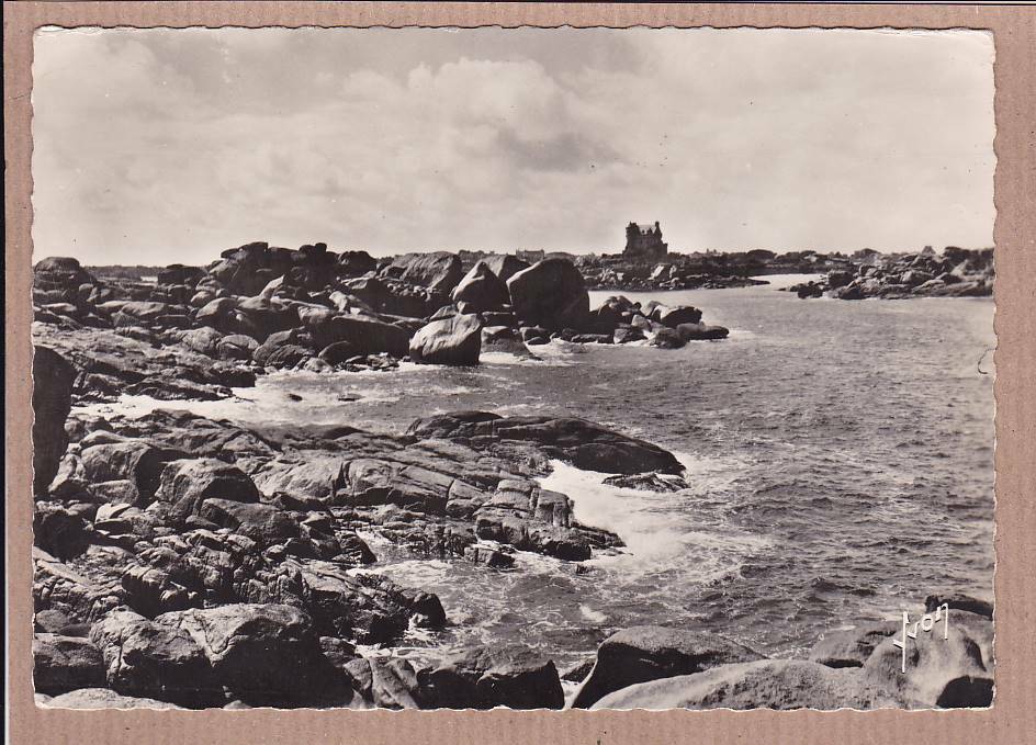 CARTE POSTALE CPSM NOIR & BLANC / PLOUMANAC'H LES AMONCELLEMENTS DE ROCHERS