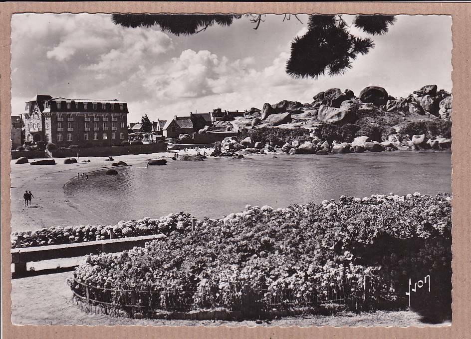 CPSM BLACK &amp; WHITE POSTCARD / PLOUMANAC'H THE FLOWERY BEACH OF SAINT-GUIREC