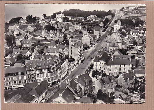 CARTE POSTALE CPSM NOIR & BLANC / PLOUMANAC'H LA RUE PRINCIPALE VUE AERIENNE