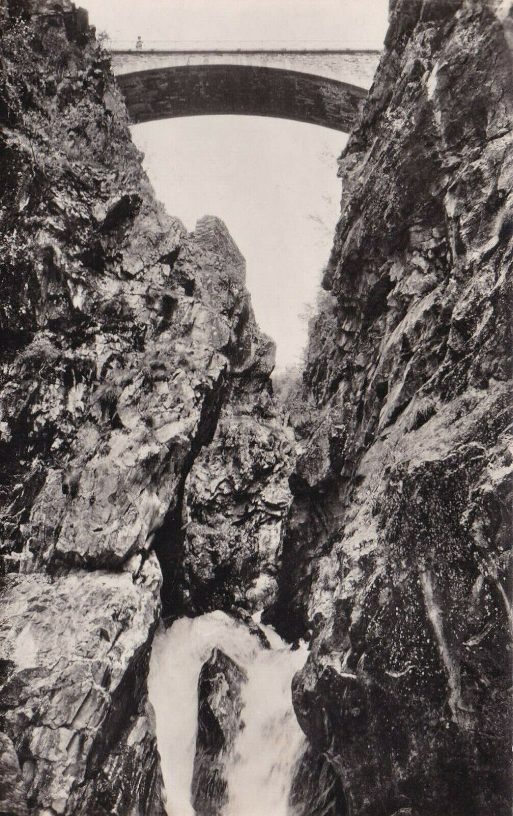 CARTE POSTALE CPSM NOIR & BLANC / PAYSAGES DE L'OISANS GORGES DU DIABLE