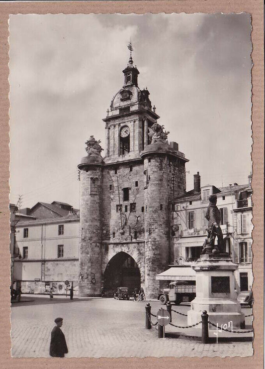 CPSM BLACK &amp; WHITE POSTCARD / LA ROCHELLE GROSSE HORLOGE TOWER 
