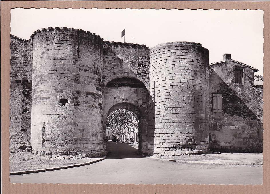 CPSM BLACK &amp; WHITE POSTCARD / TARASCON PORTE DE LA CONDAMINE 