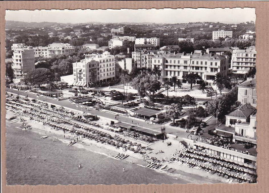 CARTE POSTALE CPSM NOIR & BLANC / JUAN-LES-PINS SA BELLE PLAGE DE SABLE FIN