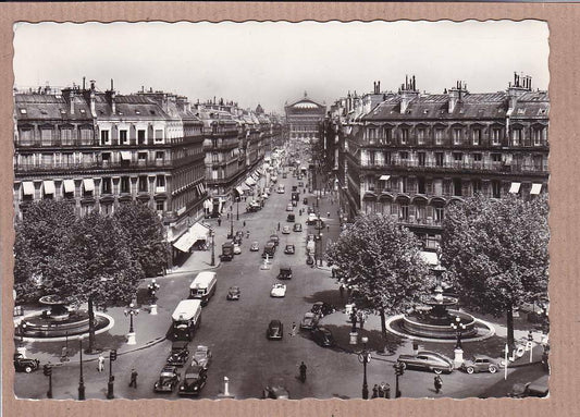 CARTE POSTALE CPSM NOIR & BLANC / PARIS EN FLANANT L'AVENUE DE L'OPERA