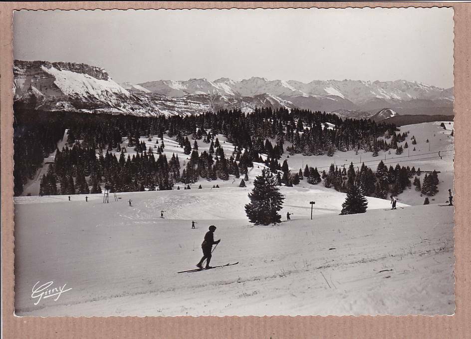 CARTE POSTALE CPSM NOIR & BLANC / VUE PANORAMIQUE DU MONT-REVARD EN HIVER