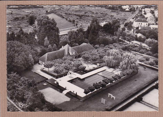 CARTE POSTALE CPSM NOIR & BLANC / VICHY VUE AERIENNE DU SPORTING-CLUB