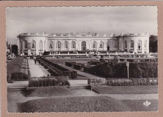 CARTE POSTALE CPSM NOIR & BLANC / DEAUVILLE PLAGE FLEURIE CASINO ET LES JARDINS