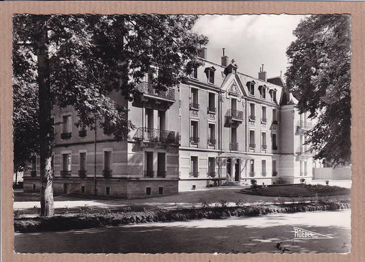 CARTE POSTALE CPSM NOIR & BLANC / CONTREXEVILLE HOTEL DE LA SOUVERAINE (1957)