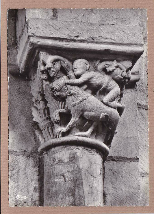 CARTE POSTALE CPSM NOIR & BLANC / ANZY-LE-DUC EGLISE ROMANE LE LION DOMPTE