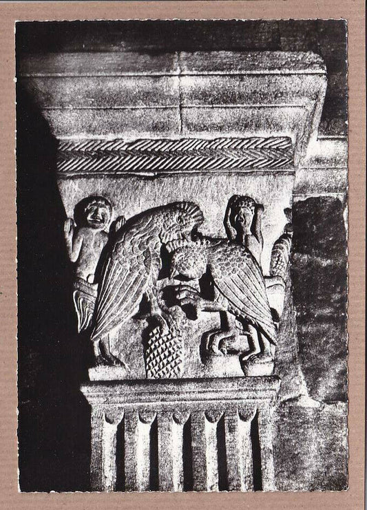 CARTE POSTALE CPSM NOIR & BLANC / CATHEDRALE D'AUTUN COMBAT DE COQS CHAPITEAU