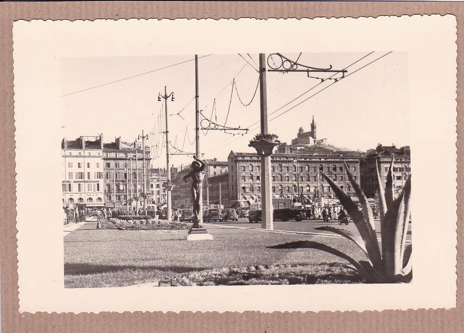 CARTE POSTALE CPSM NOIR & BLANC / MARSEILLE LE QUAI DES BELGES ET SES JARDINS