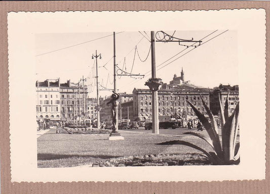 CARTE POSTALE CPSM NOIR & BLANC / MARSEILLE LE QUAI DES BELGES ET SES JARDINS