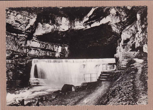 CPSM BLACK &amp; WHITE POSTCARD / THE SOURCE OF THE LOUE 