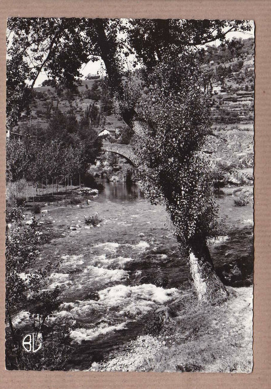 CARTE POSTALE CPSM NOIR & BLANC / ARDECHE LAMASTRE LE DOUX A RETOURTOUR (1957)