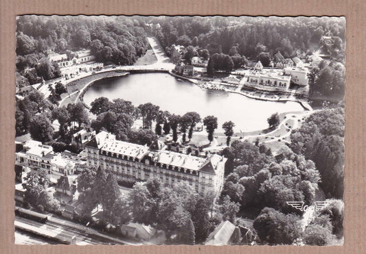 CARTE POSTALE CPSM NOIR & BLANC / BAGNOLES-DE-L'ORNE VUE D'ENSEMBLE DU LAC