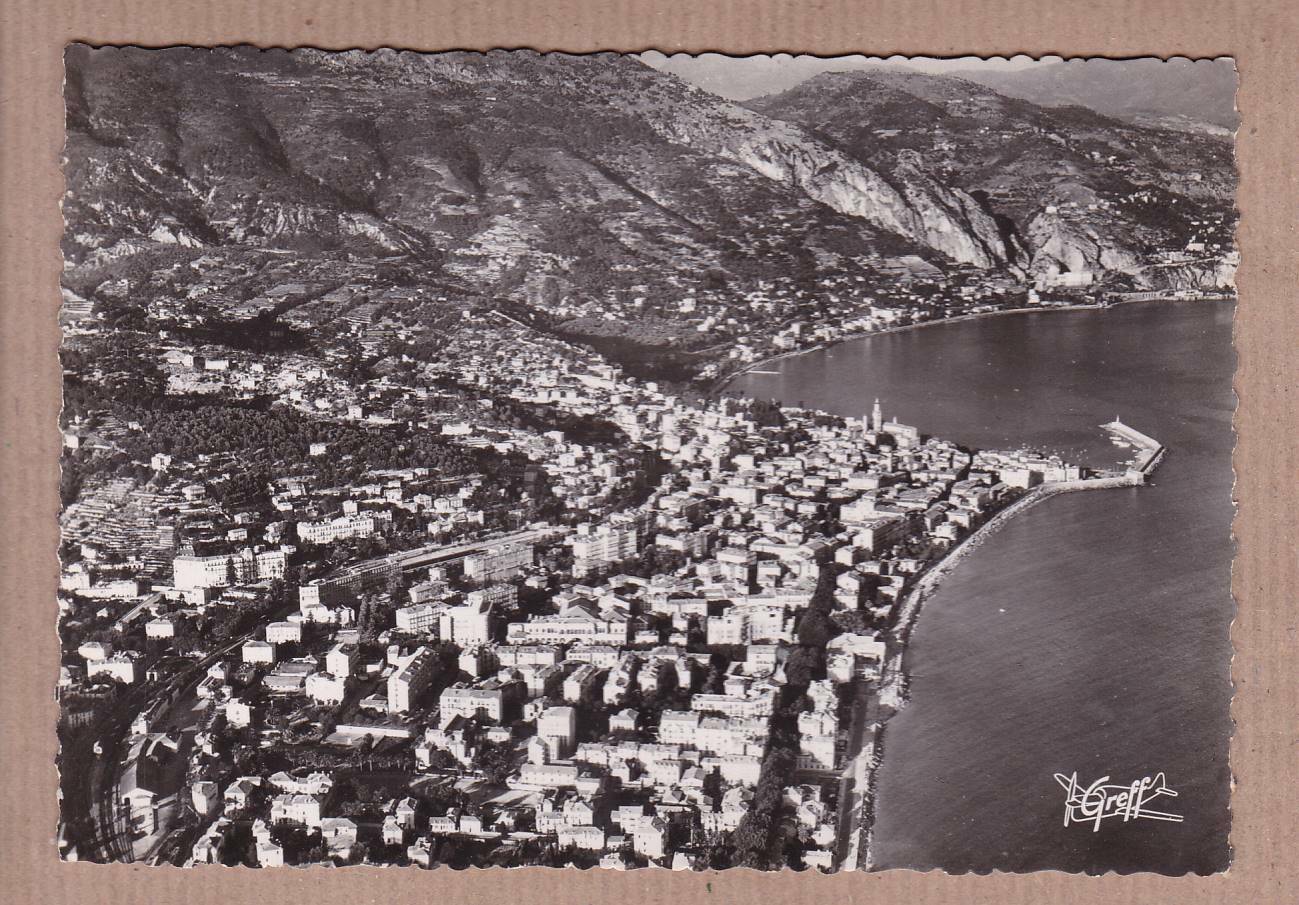 CARTE POSTALE CPSM NOIR & BLANC / MENTON VUE AERIENNE VILLE BAIE DE GARAVAN