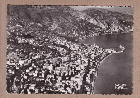 CARTE POSTALE CPSM NOIR & BLANC / MENTON VUE AERIENNE VILLE BAIE DE GARAVAN