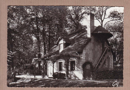 CARTE POSTALE CPSM NOIR & BLANC / VERSAILLES HAMEAU DU PETIT TRIANON PRESBYTERE