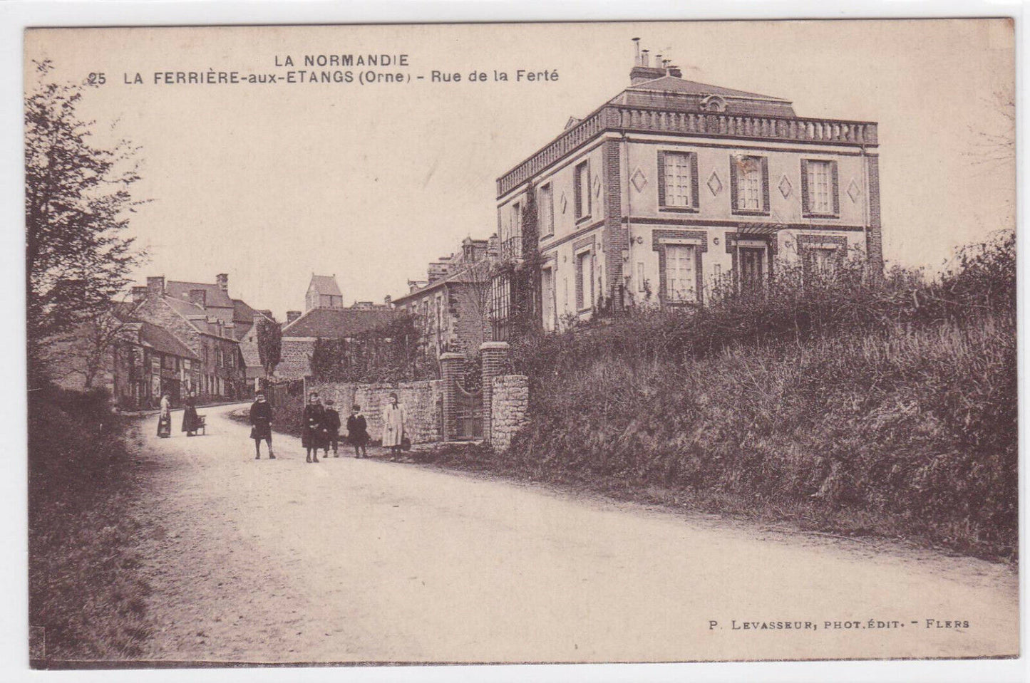 CPA CARTE POSTALE ANCIENNE LA FERRIERE-AUX-ETANGS RUE DE LA FERTE