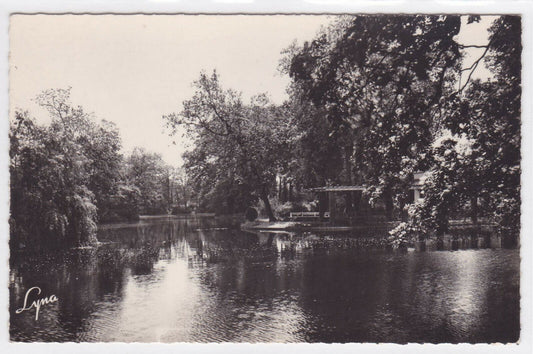 CPSM BLACK &amp; WHITE POSTCARD LE VESINET LE LAC INFERIEUR 