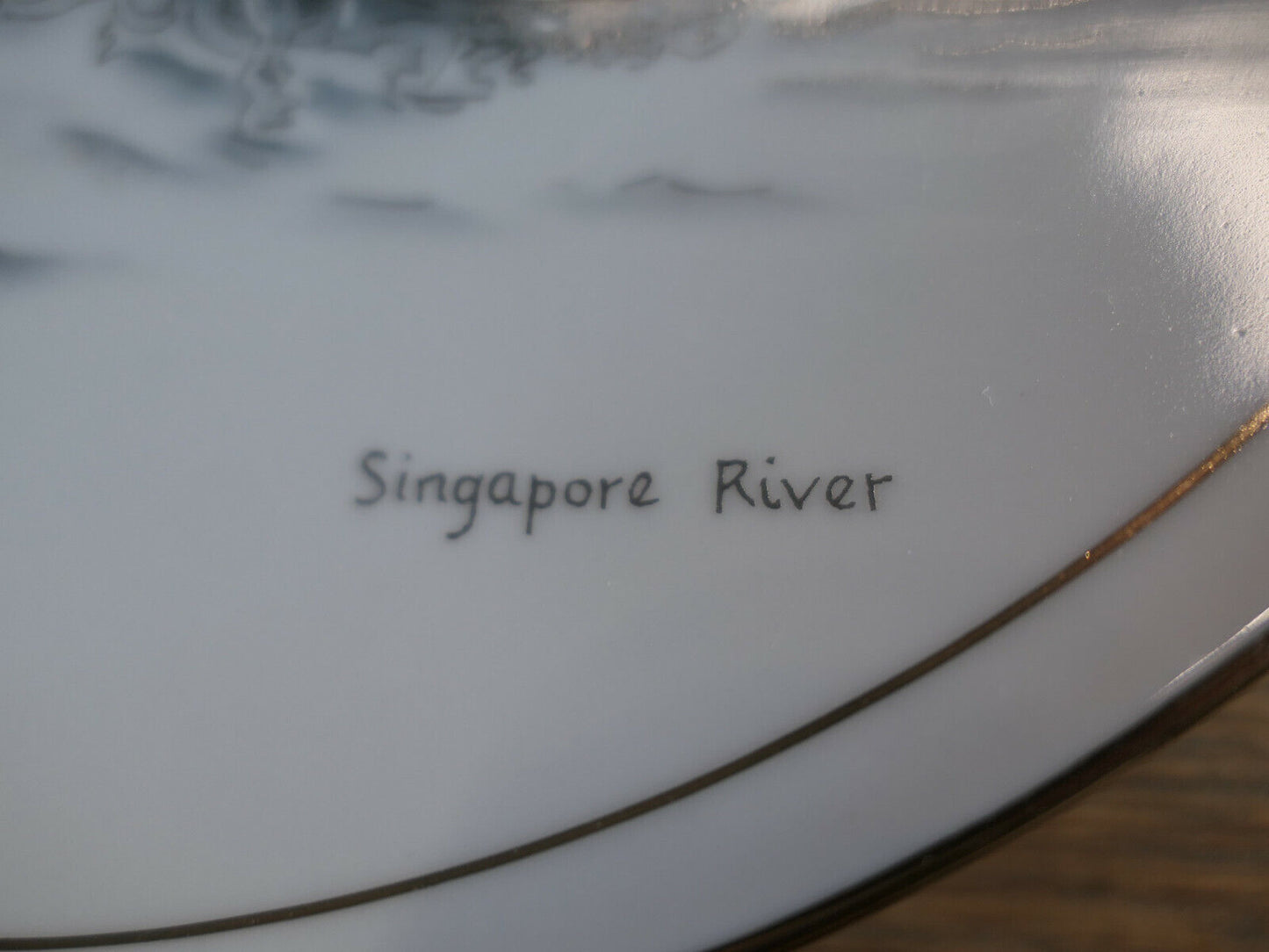 ASSIETTE SINGAPOUR PLATE SINGAPORE RIVER HANDPAINTED GOOD FRIENDS POTTERY ARTS